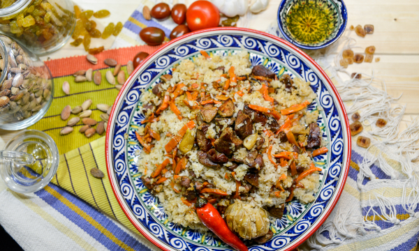 Повара раскрыли рты от удивления: домохозяйка случайно открыла способ сделать рассыпчатый плов без усилий